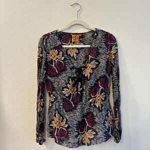 Tory Burch 100% Silk Blouse Size 4 in Navy Floral